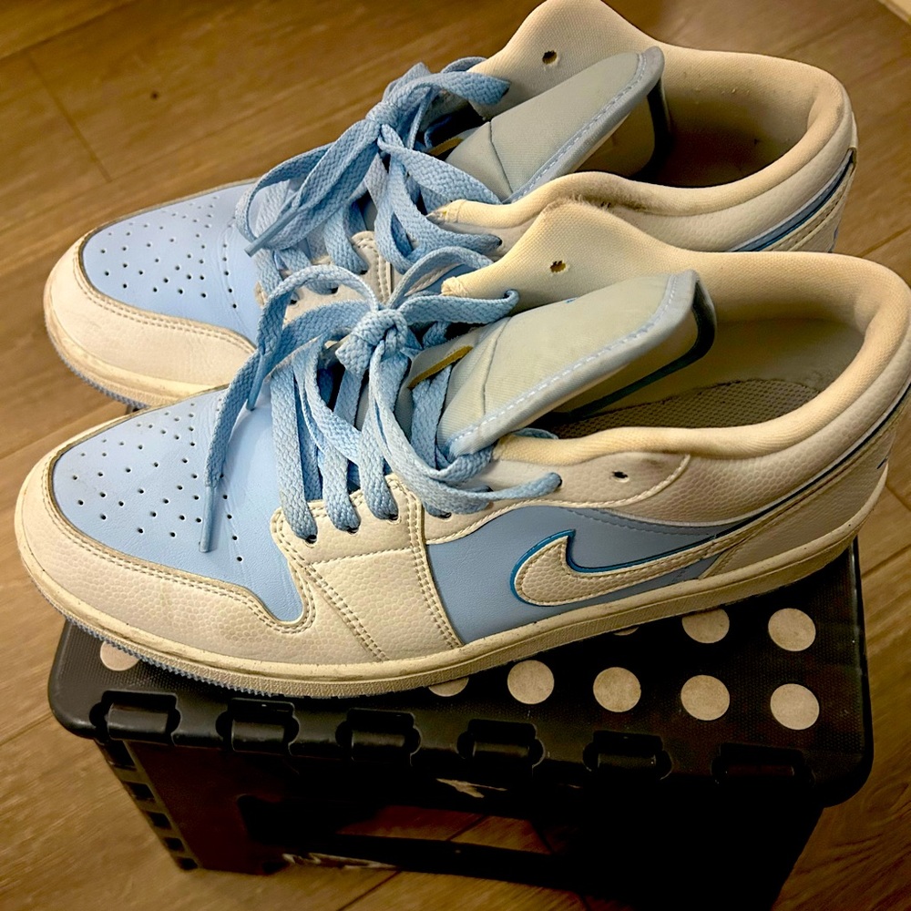 Air Jordan 1 low SE 'Reverse Ice Blue'